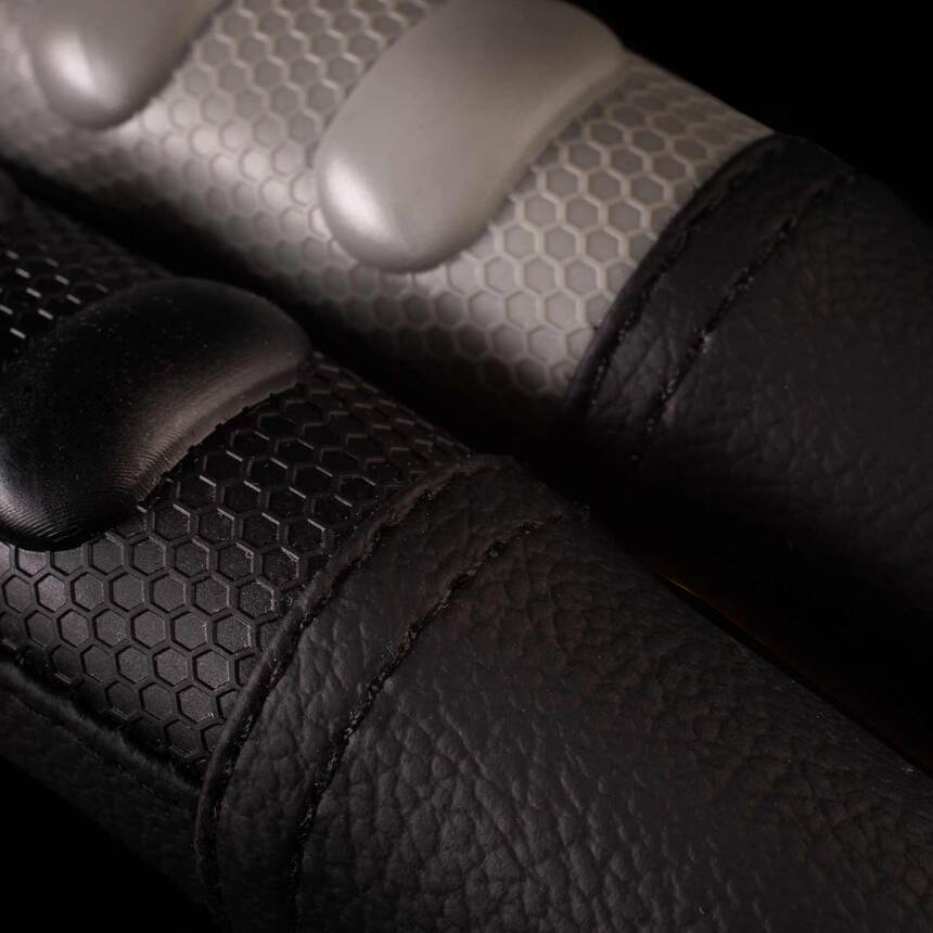 Кожаная оплётка на руль Car Performance с объёмными вставками CP-2040 BK/BK (XL)